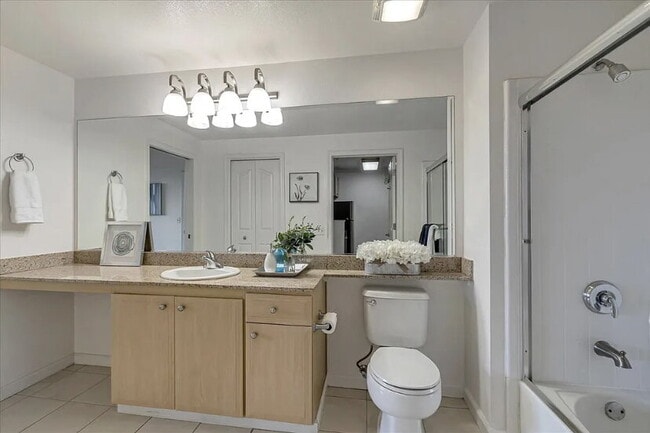 Photo - 1-bedroom, 1-bathroom top-floor corner unit condo offers comfort & convenience.