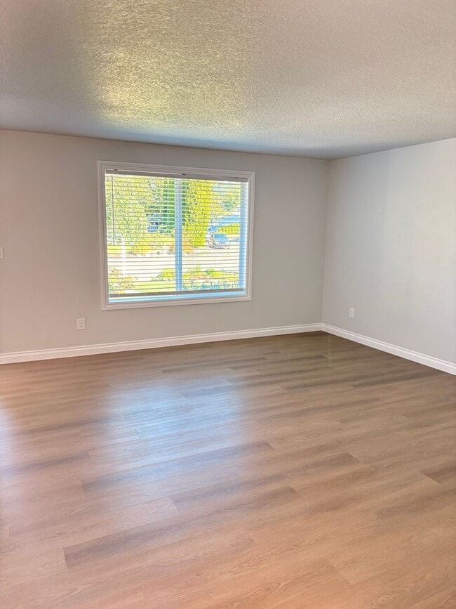 Photo - HALF MONTH FREE OF RENT Beautifully Remode...