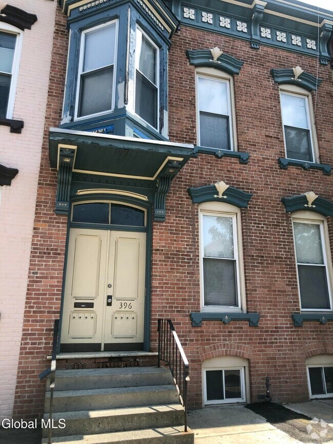 Building Photo - 396 1st St Rental