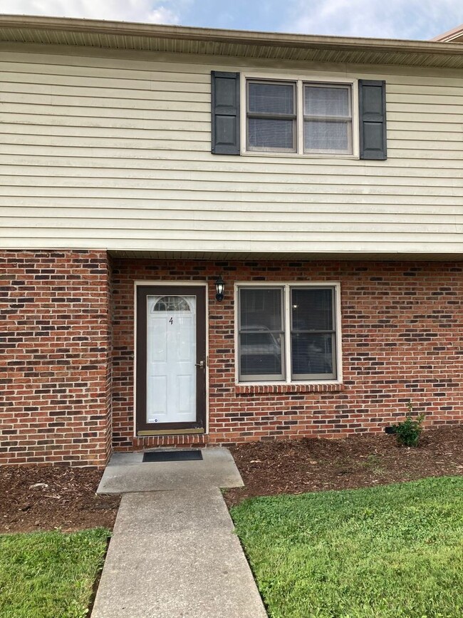 2 Bedroom / 1.5 Bath Condo in Johnson City... - 2 Bedroom / 1.5 Bath Condo in Johnson City... Unit 4