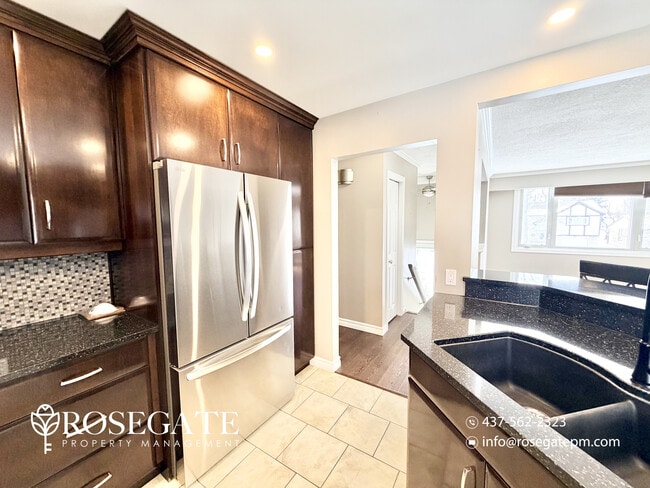 Photo - All-Inclusive 3-Bedroom Unit with 2 Parking & Balcony in Kitchener Unité 1