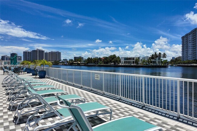 Photo - 1913 S Ocean Dr Unidad 405