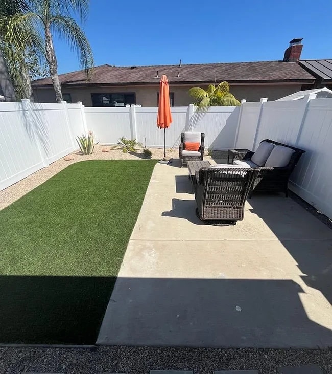 Amplio patio privado (muebles de patio incluidos) - 8888 Jefferson Ave Casa