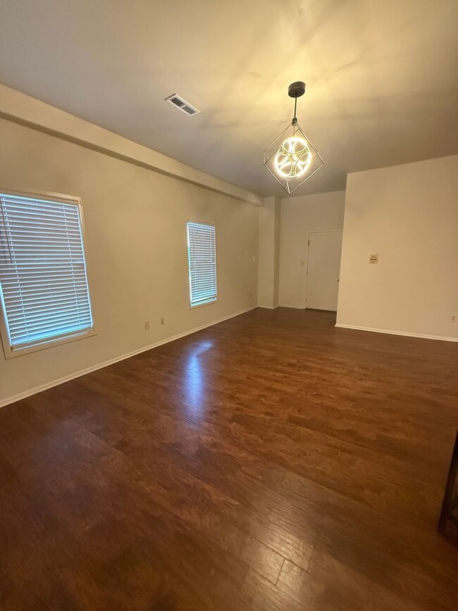 Photo - 313 N Market St Unit #2