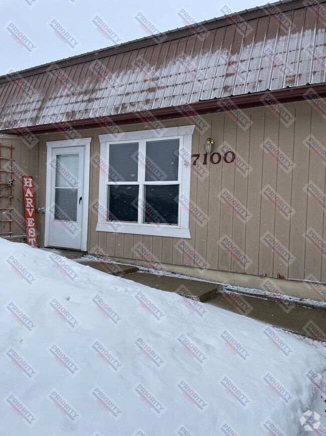 Building Photo - 2 bedroom, 1.5 bath 1,484 sqft Rental