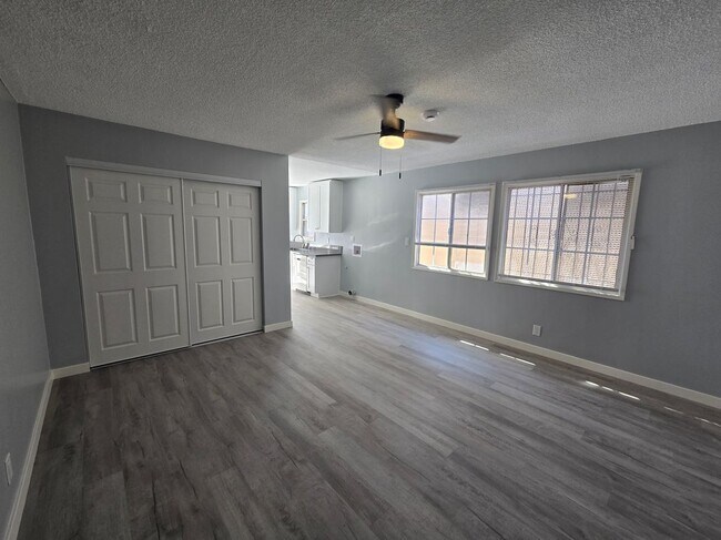 Photo - 317 Warren Ln