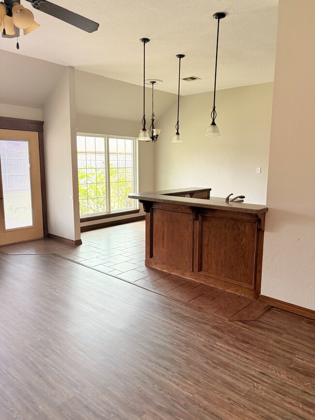 Photo - 1209 Alma Dr