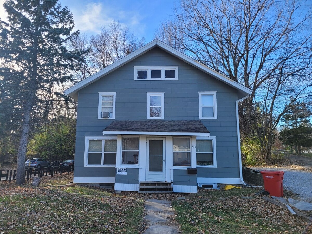 Photo - 237 Campus Ave