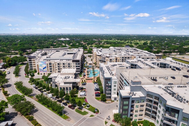 Photo - Vitruvian West