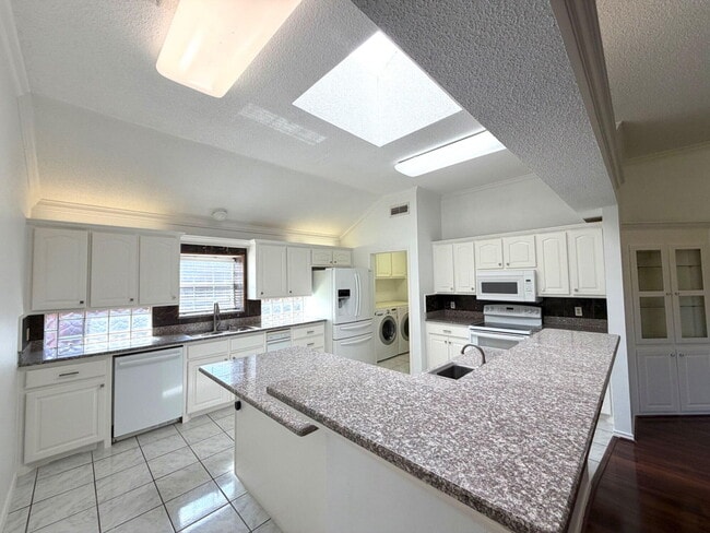 Photo - 5422 71st St