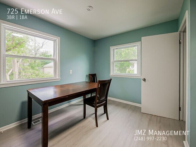Photo - 725 Emerson Ave