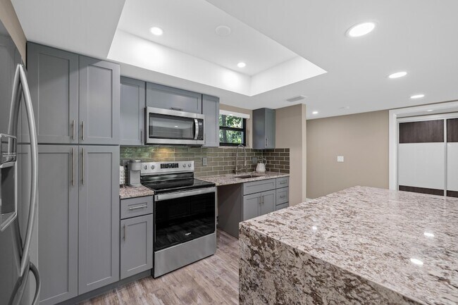 Photo - 11863 Wimbledon Cir Unidad 438