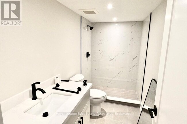 Photo - 246 Marlborough St Unité 5