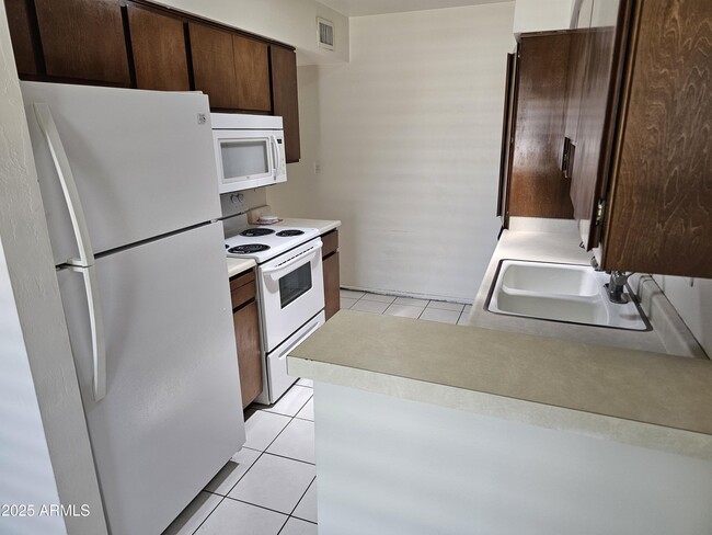 Photo - 200 Old Litchfield Rd