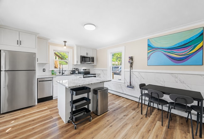 Unit E Kitchen - 3 Pearl St
