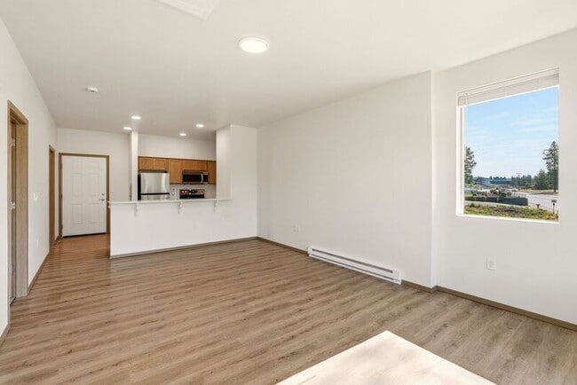 Living Room - 1123 E Hastings Rd