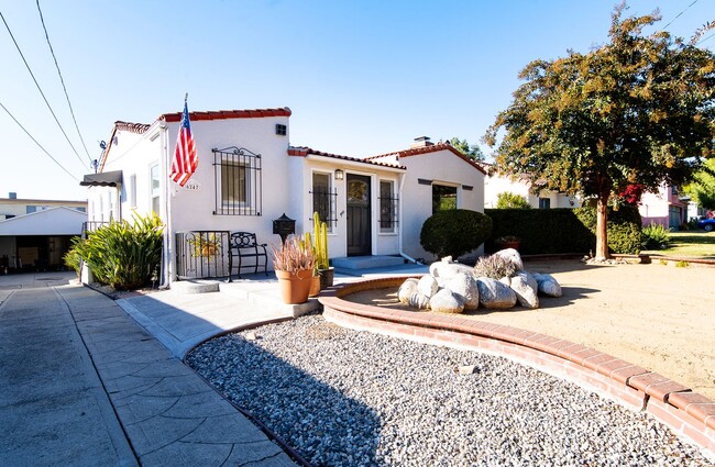 House - 4 Bedrooms / 1 Bath - Whittier - House - 4 Bedrooms / 1 Bath - Whittier