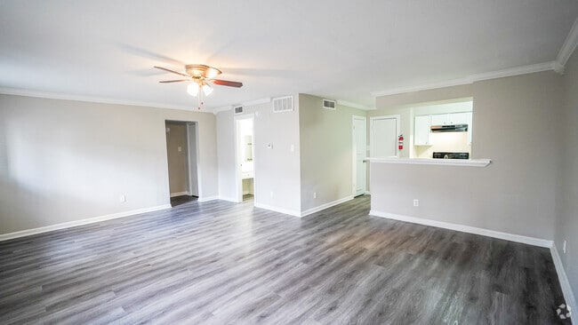 Spacious Living Room with Ceiling Fan - Windsor Manor Rental