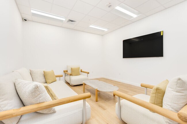 Photo - Urban Living w/Amenities - Studio w/1ba/1pkg PETS NEGOTIABLE! Unit 308