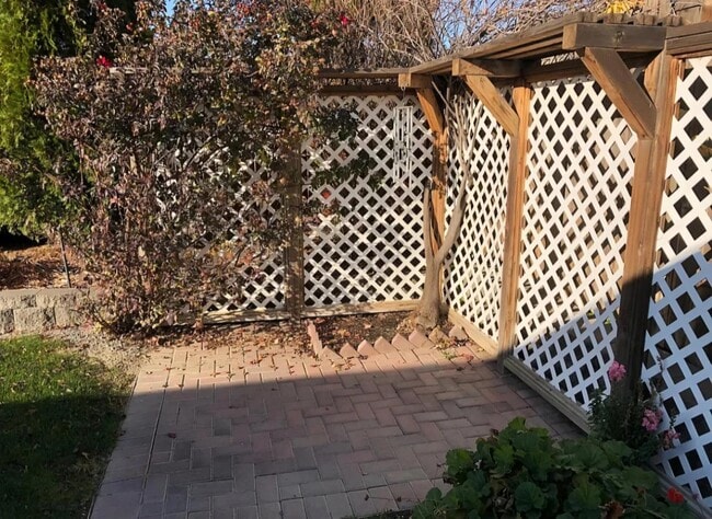 Photo - 212 SW Malibu Dr