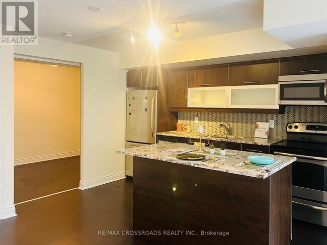 Photo - 28 Ted Rogers Way Unité 405