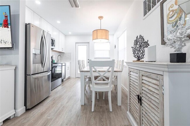 Photo - 6020 Midnight Pass Rd