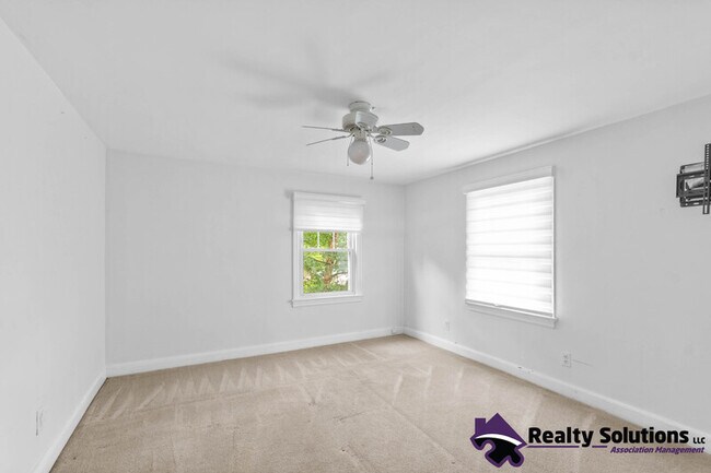 Photo - 142 Palmer Ln