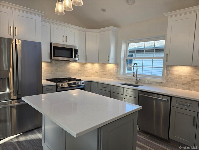 Photo - 451 E Pine St Unit upper