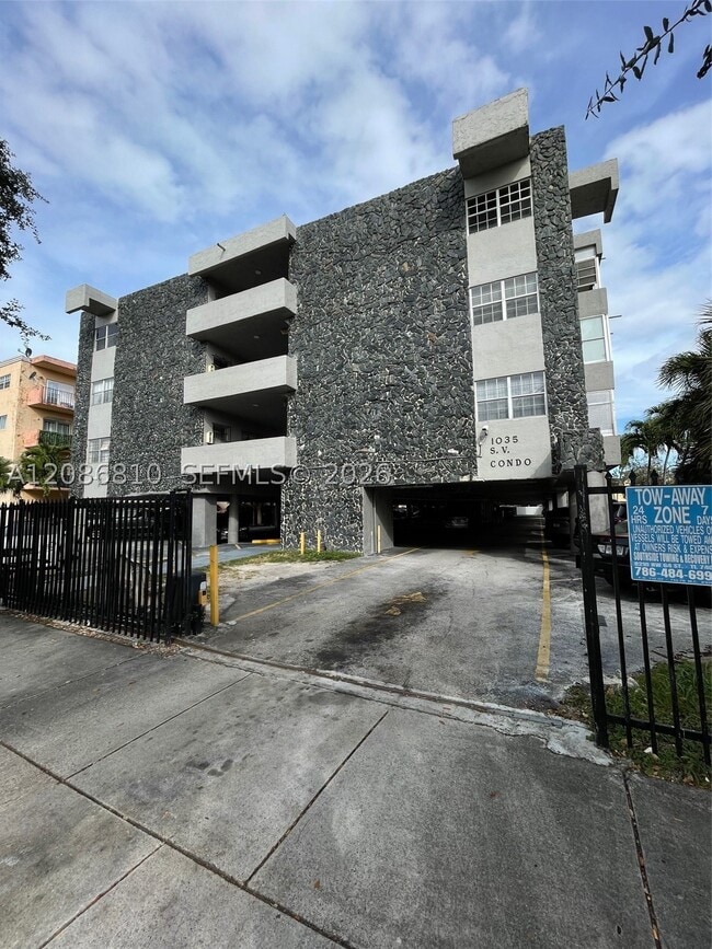 Building Photo - 1035 W 77th St Unit 412