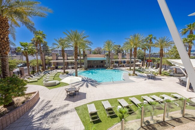 Building Photo - The Rays at Vegas Towers