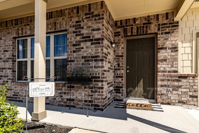 Photo - 709 Stonemanor Bay