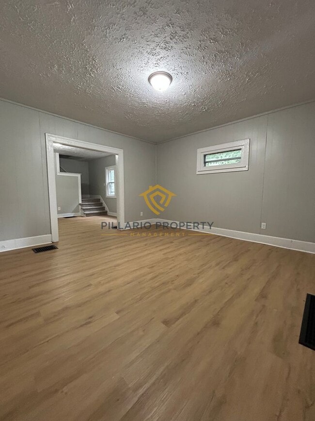 Photo - 3943-3945 Cornelius Ave Unidad 3943 Cornelius Ave