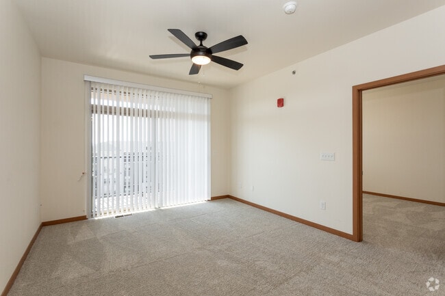 1BR, 1BA - 691SF