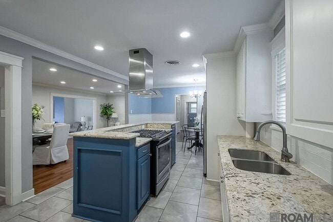Mid-City Luxury Rental – 4 Bed / 3 Bath - Mid-City Luxury Rental – 4 Bed / 3 Bath