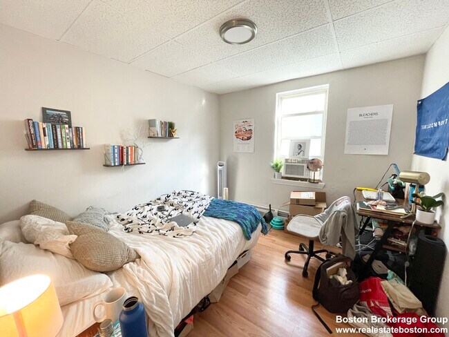 Photo - 1576 Tremont St Unit 3