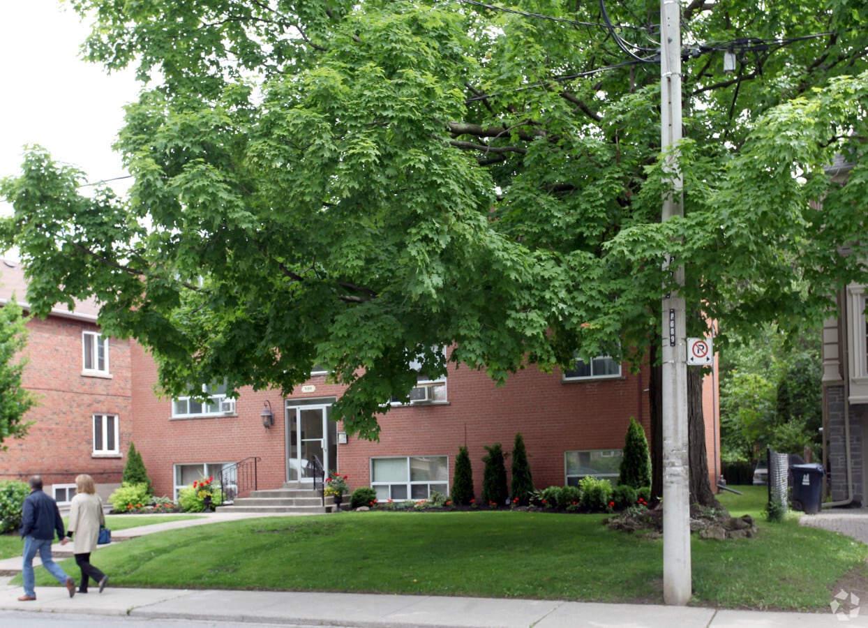 Photo - 699 Balliol St