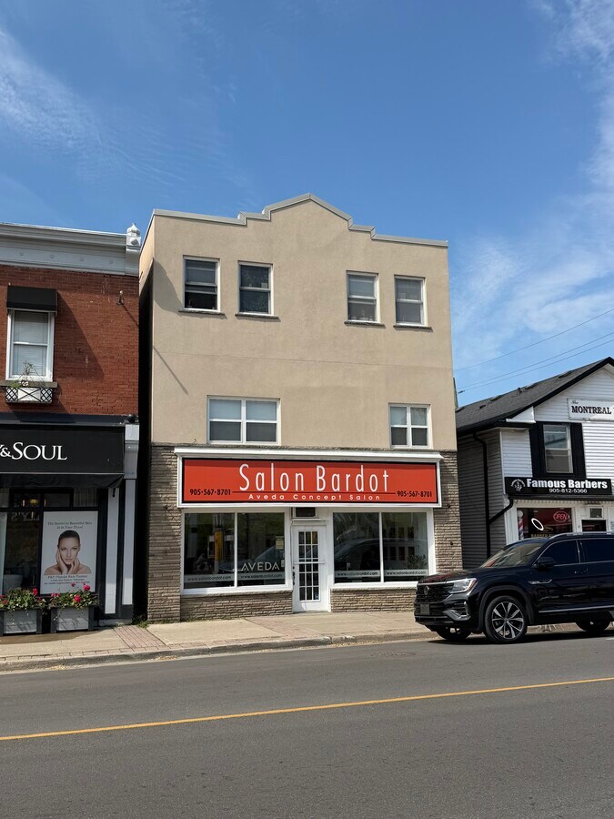 Photo - 212 Queen St S Unité 3B