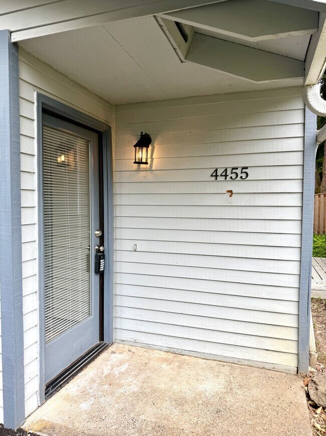 Building Photo - 0152-01B - Elm Tree Garden Apartments B Unit 4455