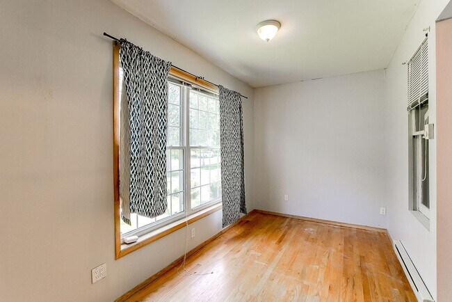 Photo - JUNE MOVE IN- HAMLINE UNIVERSITY - 6 BEDROOM