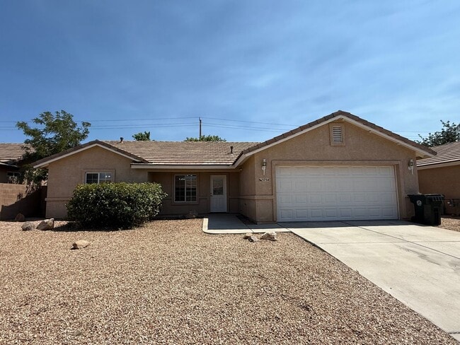 Building Photo - 3 Bedroom 2 Bathroom Home