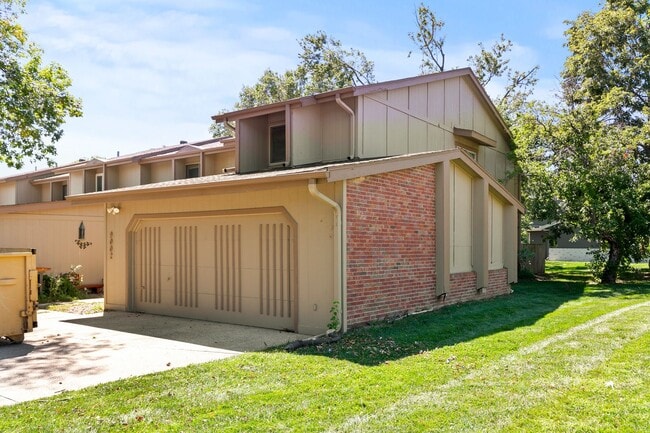 Building Photo - Spacious 3 Bedroom/ 3 Bath Townhouse