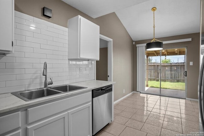 Photo - 5281 Meadow Rise St