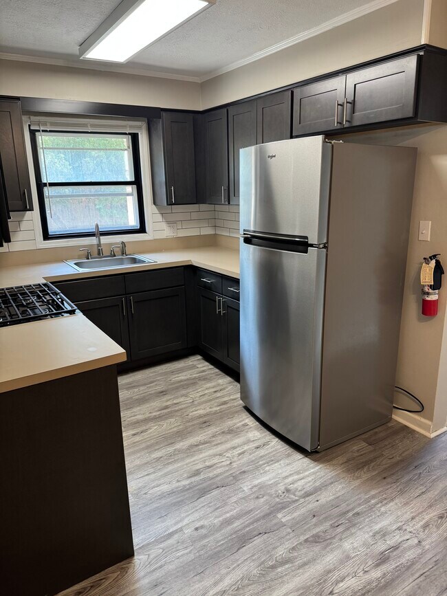 Photo - 564 Grand Ave