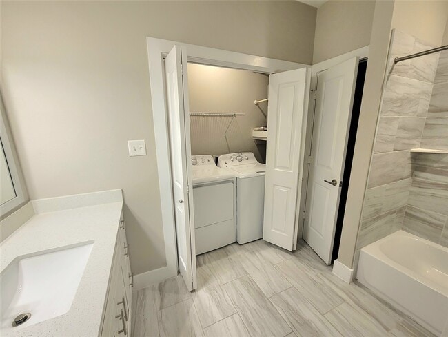 Building Photo - 1720 Crestdale Dr Unit 1208 Rental