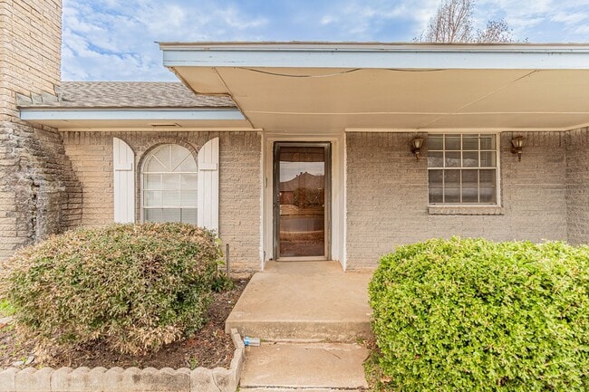 Photo - 4 Bed 2 Bath in SW Oklahoma City