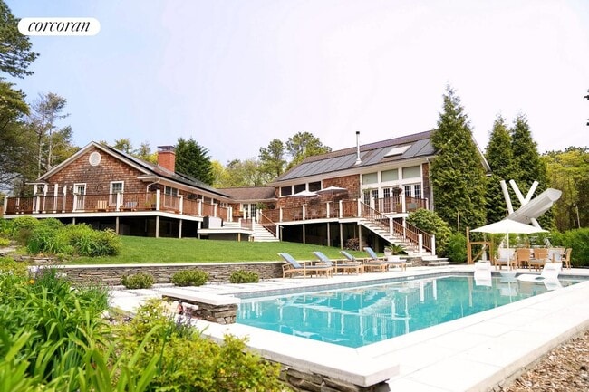 Photo - 565 Montauk Hwy