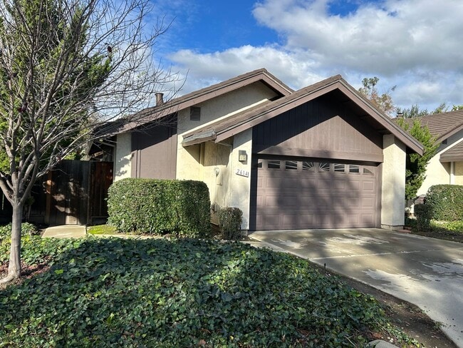 Building Photo - Beautiful 3 Bedroom 2 Bath Home, Private Yard, 2 car attached garage