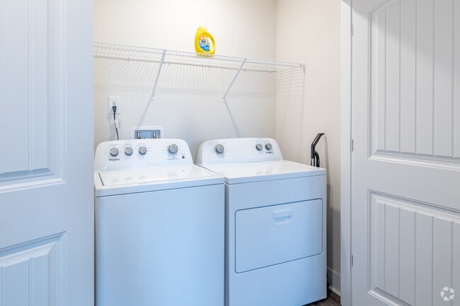 3BR, 2.5BA - 1,500SF - In-Unit Laundry