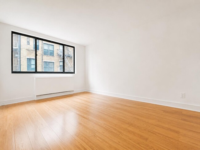 Photo - 323 W 96th St Unidad 403
