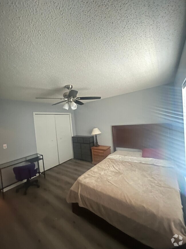 Building Photo - 5326 Whiteway Dr Unit Summer lease close by USF Rental